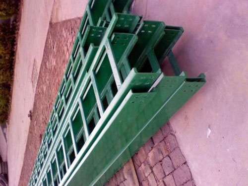 環(huán)氧樹(shù)脂復(fù)合型電纜橋架3